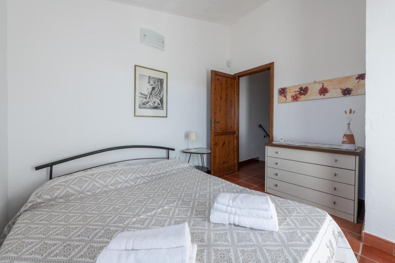 Damiano Holiday House Porto Columbu - Perd'E Sali Exterior photo